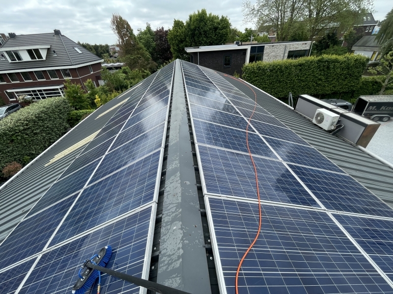 reinigen van zonnepanelen voor beter rendement